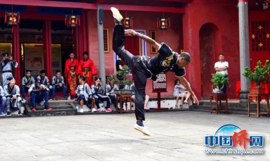 留学生表演武术。　韩茂清摄