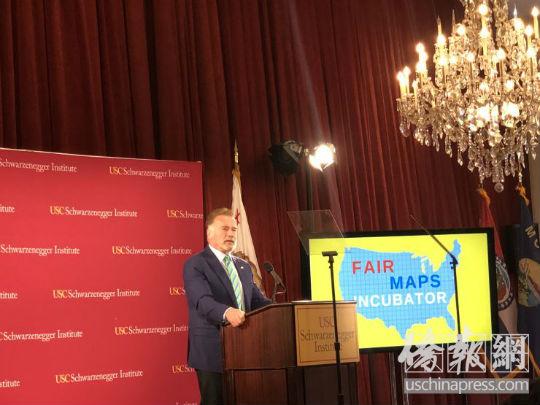 施瓦辛格南加大推动选区重划留学生争睹影星风采