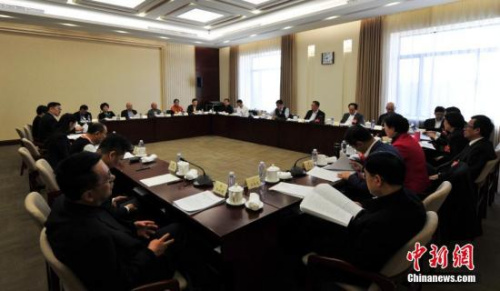 3月7日，全国政协十三届二次会议中华全国归国华侨联合会界别举行小组会议，讨论政府计划报告和预算报告。<a target='_blank' href='http://www.chinanews.com/'><p  align=
