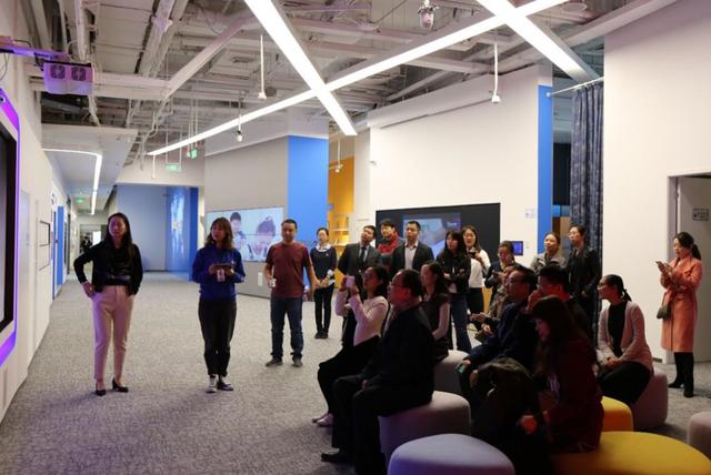 政协委员走进好未来留学人员共抒报国志