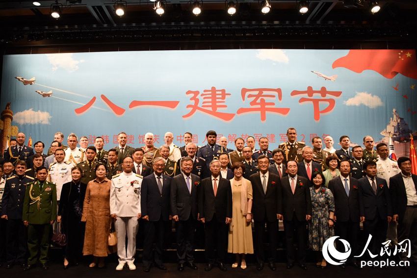 嘉宾合影留念 刘茜摄