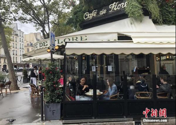 当地时间10月6日，法国首都巴黎开始执行防疫新措施，以落实官方将巴黎划入疫情“最强警报区”之后的相关举措。 <a target='_blank' href='http://www.chinanews.com/'><p  align=