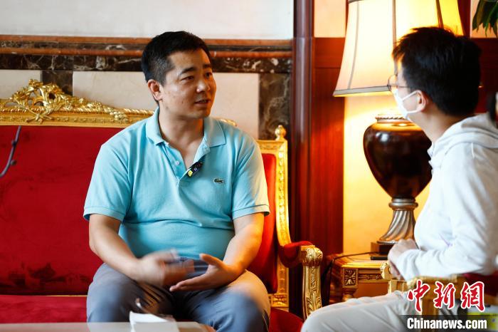 卡塔尔华侨华人协会副会长陈军恒接受<a target='_blank' href='http://www.chinanews.com/'>中新社</a>记者专访 <a target='_blank' href='http://www.chinanews.com/'>中新社</a>记者富田摄